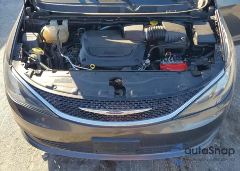 2020 Chrysler Voyager Lx z USA, uszkodzony, nr VIN 2C4RC1CG7LR248253